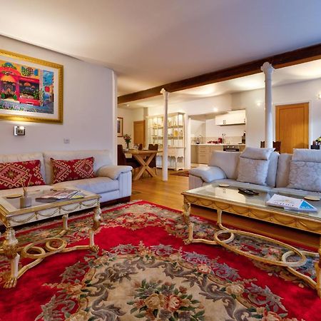 Stylish Town Centre Stay - 2-Bed Luxury Suite With Wifi Стамфорд Екстериор снимка