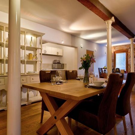 Stylish Town Centre Stay - 2-Bed Luxury Suite With Wifi Стамфорд Екстериор снимка