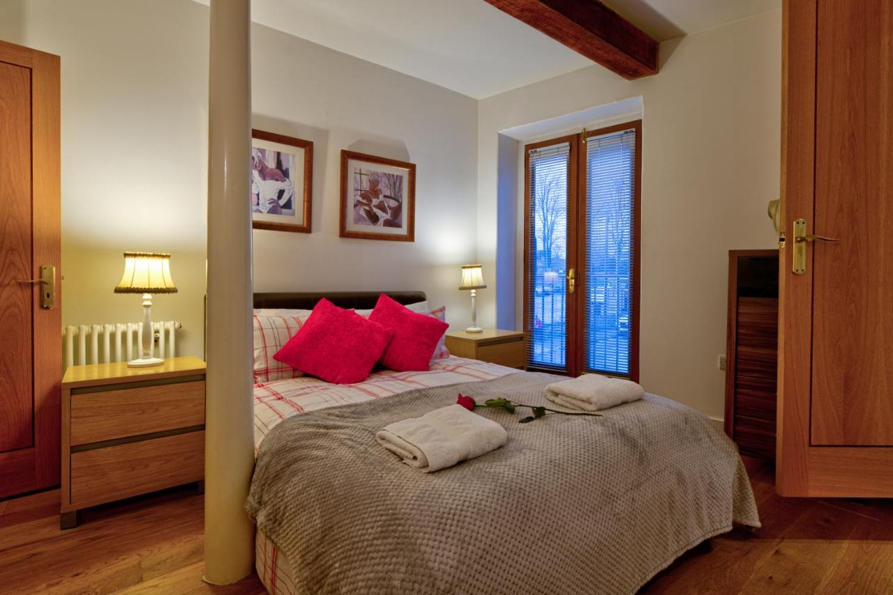 Stylish Town Centre Stay - 2-Bed Luxury Suite With Wifi Стамфорд Екстериор снимка